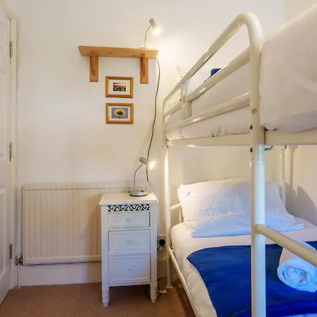 Red Robin - With Parking For One Car 度假居 *