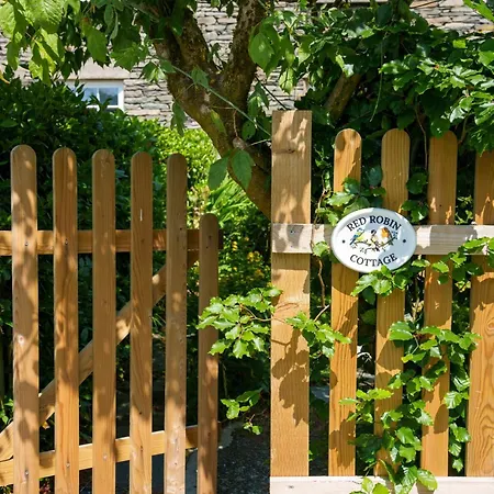 Red Robin - With Parking For One Car 度假居