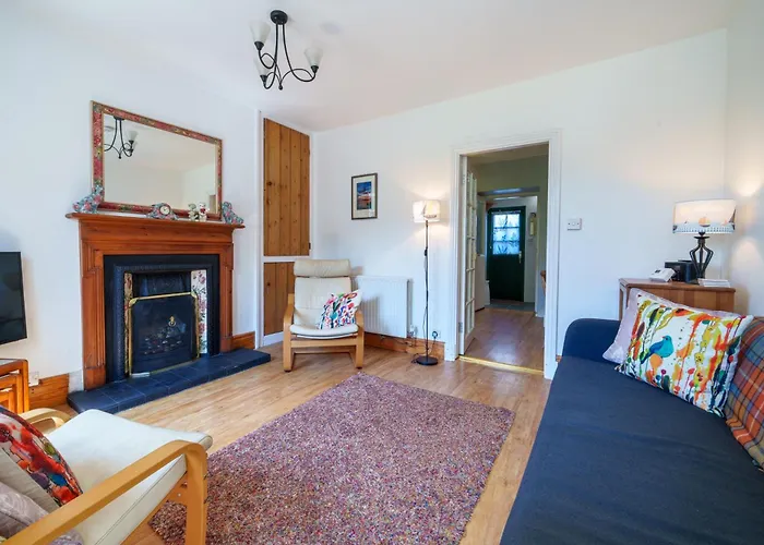 Red Robin - With Parking For One Car * Ambleside