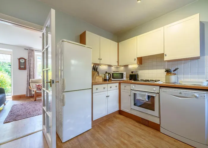 Red Robin - With Parking For One Car Ambleside